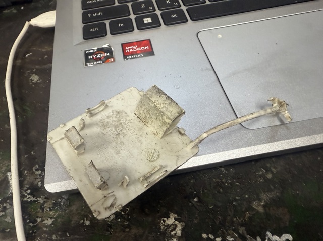 A2038856121 MERCEDES Молдинг бампера переднего левый купить в Ирпень