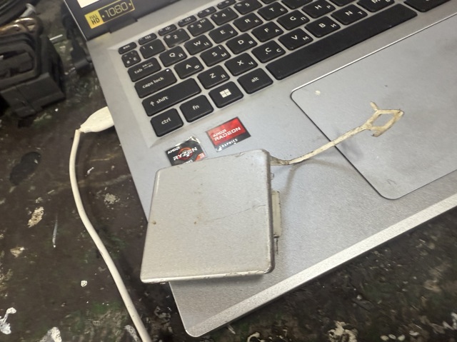 Молдинг бампера переднего левый A2038856121 MERCEDES