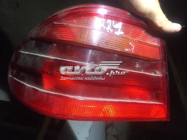 Задний левый внешний фонарь A2108200164 MERCEDES