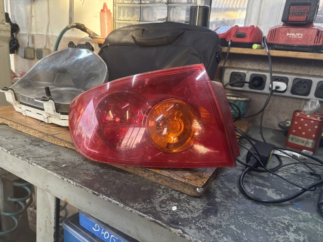 Фонарь задний левый, внешний BN8V51160E MAZDA