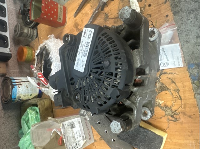 Автомобильный генератор TG15C183 VALEO