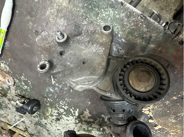Натяжитель клинового ремня Y60115980 MAZDA