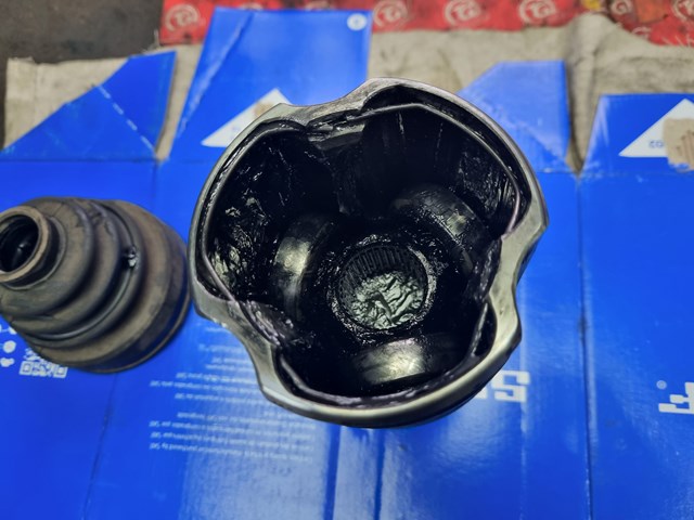 Граната внутренняя передняя левая 39711JD52B NISSAN