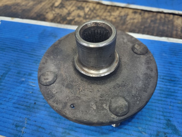 Ступица переднего колеса 517502F010 HYUNDAI