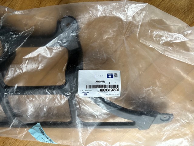 Кронштейн решетки радиатора 86535K4000 HYUNDAI