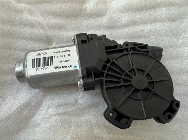 824600U000 HYUNDAI Мотор стеклоподъемника двери передней правой купить в Тернополь