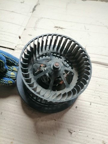 Мотор вентилятора печки (отопителя салона) задний 7M0819021
