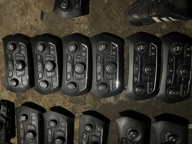 Регулятор вентилятора отопителя 05091432AG CHRYSLER