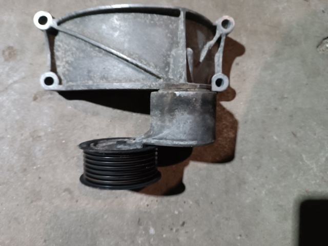 06E903143D VAG Кронштейн генератора купить в Черкассы