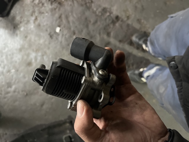 Клапан EGR системы рециркуляции отработавших газов 06K131097K VAG