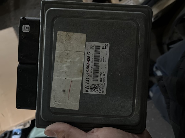 Компьютер двигателя 06K907425C VAG