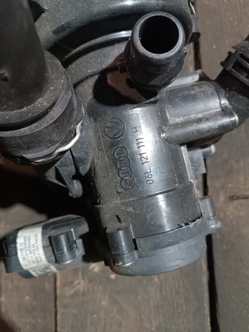 Водяной насос охлаждения, с корпусом 06L121111H VAG