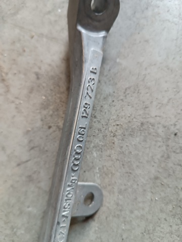 Кронштейн впускного коллектора 06L129723B VAG