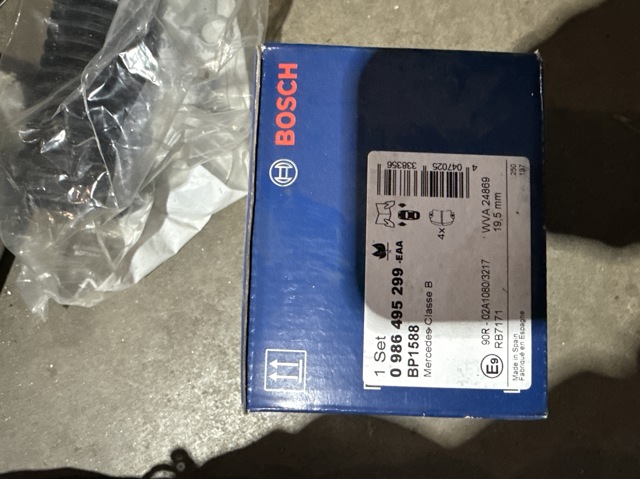 Передние тормозные колодки 0986495299 BOSCH