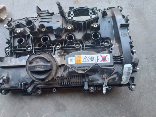 Крышка клапанов 11128631745 BMW