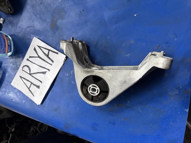 Задняя подушка двигателя 113205MP0A NISSAN