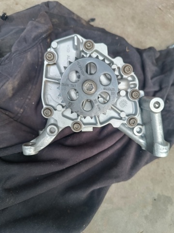 11418631810 BMW Насос масляный купить в Каменское