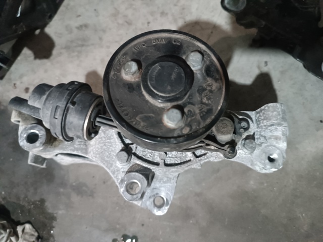 BMW 11517644809 Помпа водяная (насос) охлаждения, в сборе с корпусом в наличии Запорожье