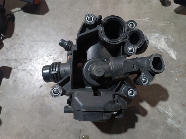 Корпус термостата в сборе 11537644811 BMW