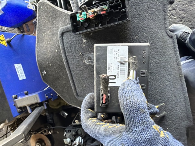 Блок упавления автосветом 13489582 GM