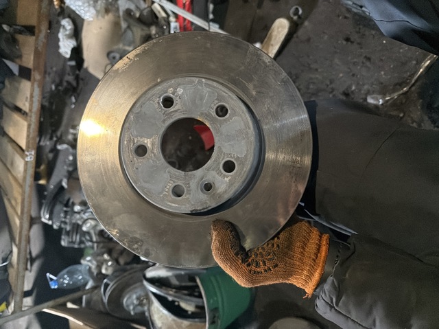 Тормоз дисковый передний 13515905 GM