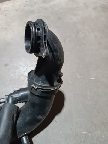 Воздушный патрубок расходомера 13717619268 BMW