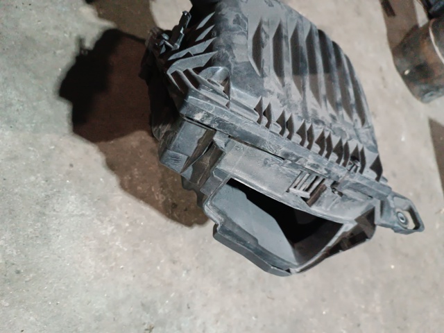 13718655835 BMW Корпус воздушного фильтра купить в Ровно