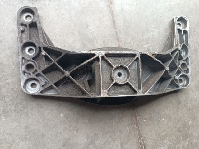 BMW 22316761106 Балка крепления коробки передач в наличии Кривой Рог