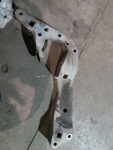 Кронштейн КПП 22326861583 BMW