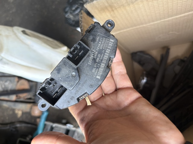 Задняя подушка двигателя 22958112 GM