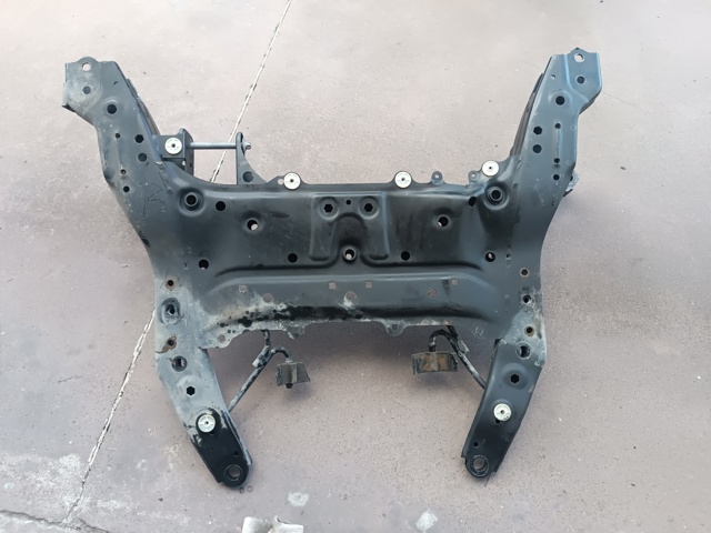 Крабобалка передней подвески 31116872729 BMW
