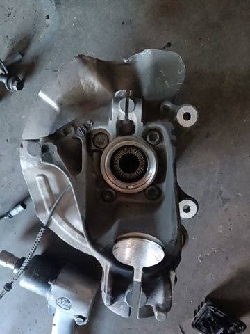 31216876646 BMW Цапфа (поворотный кулак) передний правый купить в Ирпень