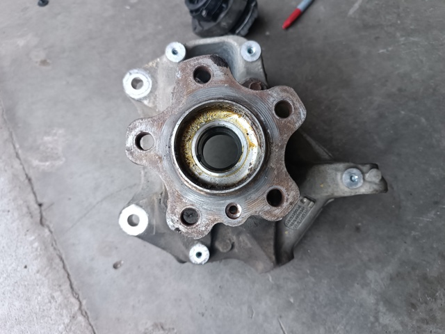 Цапфа поворотная правая 31216882598 BMW