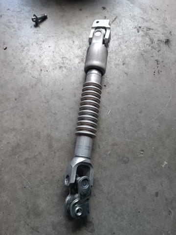 Вал рулевой колонки, нижний 32306865653 BMW