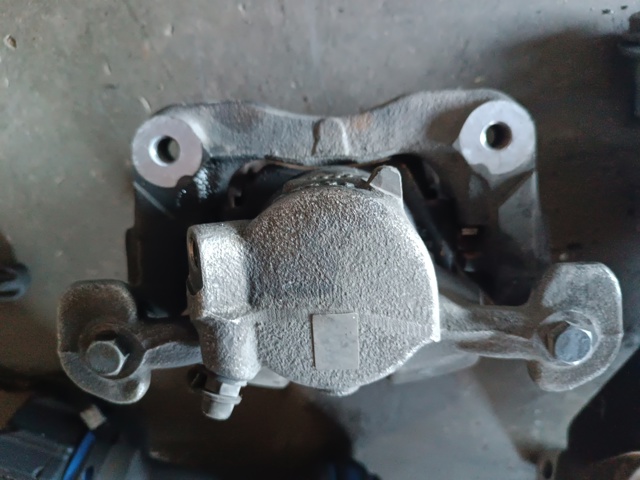 34116860268 BMW Суппорт тормозной передний правый купить в Ужгород