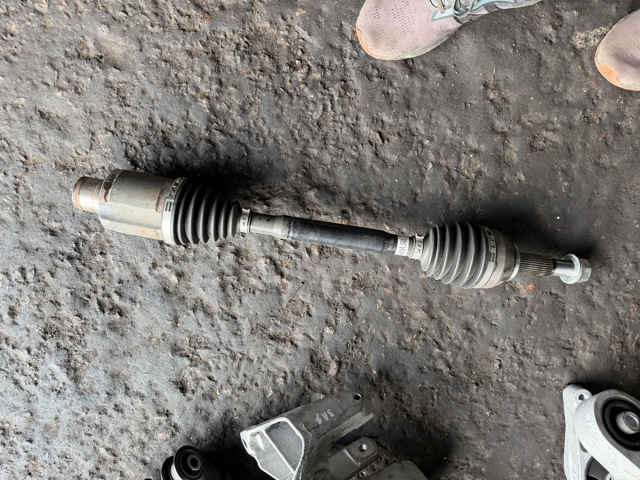 Полуось задняя, правая 396005MP0B NISSAN