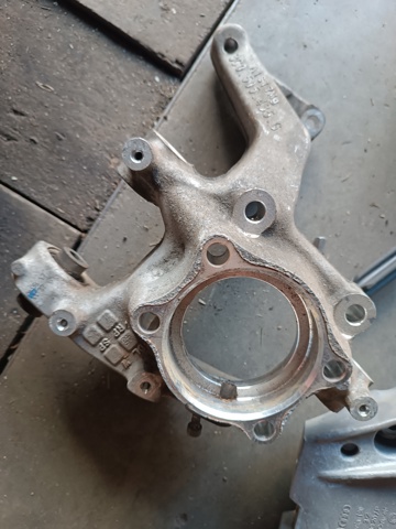 3C0505435G VAG Цапфа задняя левая купить в Чернигов