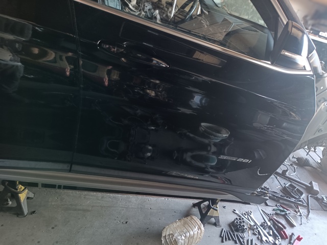 Пассажирская передняя дверь 41007414370 BMW