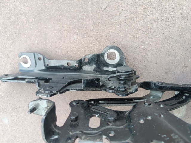 BMW 41007427126 Петля капота правая в наличии Черновцы