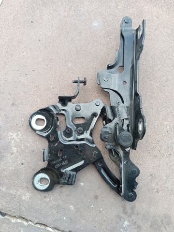 Шарнир капота правый 41007427126 BMW