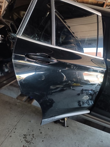 Задняя правая дверь 41007461352 BMW