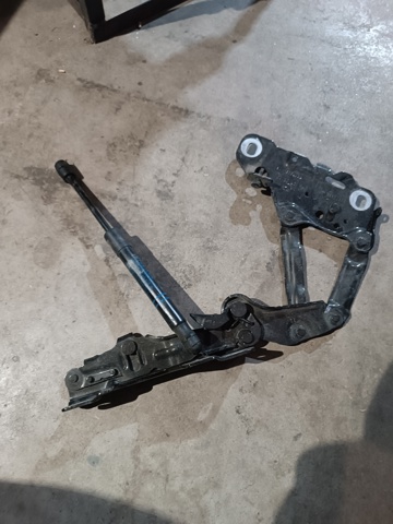 Левая петля капота 41617475791 BMW