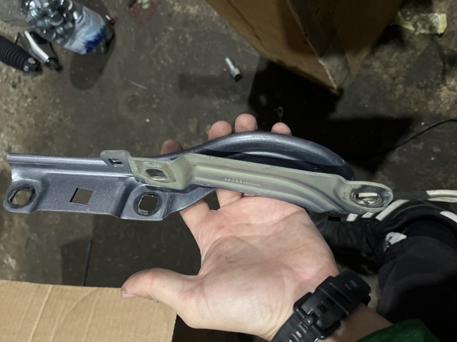 Завеса капота левая 42692628 GM