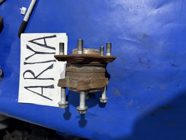 NISSAN 432025MP0A Ступица задняя в наличии Киев