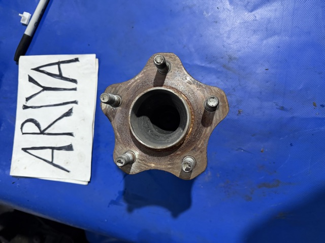 NISSAN 432025MP0A Ступица задняя в наличии Черновцы