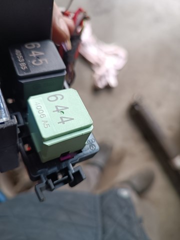 Реле топливного насоса 4H0951253 LAMBORGHINI