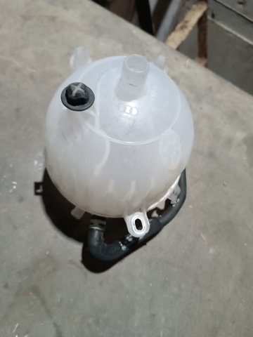 VAG 4KE121405A Бачок системы охлаждения расширительный в наличии Кривой Рог