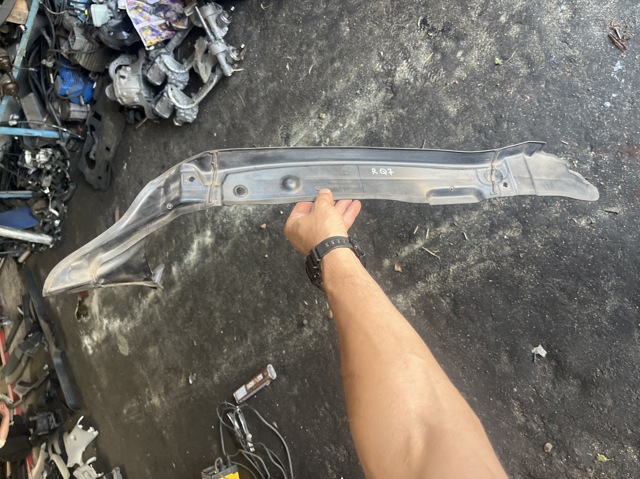 Уплотнитель арки крыла 4L0821112 VAG
