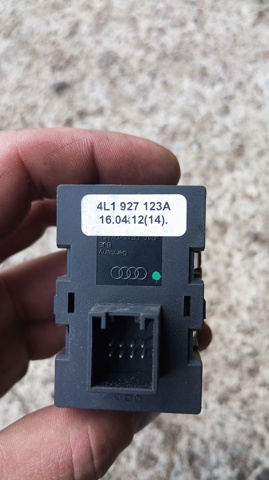 Кнопка включения парктроника 4L1927123A VAG