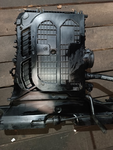 4M0133837A Корпус фильтра купить Кривой Рог